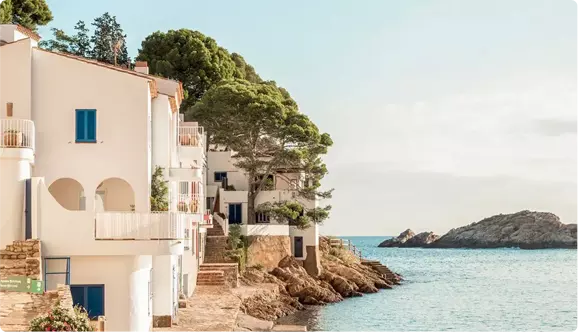 <p><strong>Trust, security, experts, close,</strong> <br />Properties Costa Brava is your quality real estate agency</p>